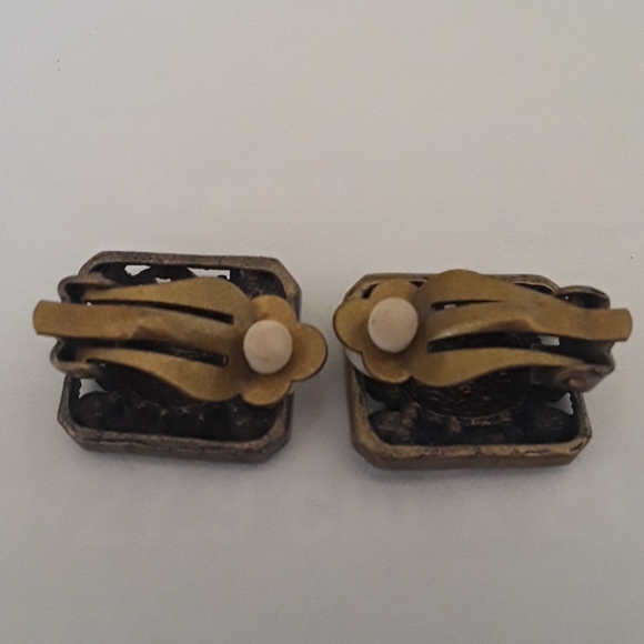 Clip Earrings - Picture 2 of 3